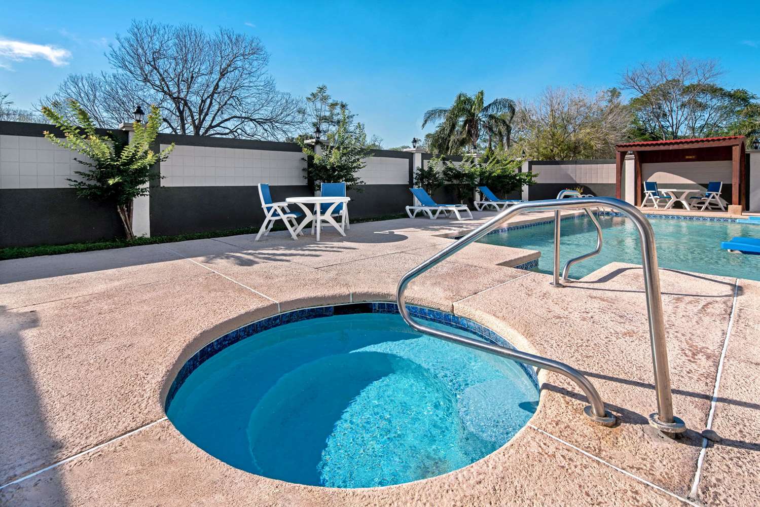 La Quinta Inn & Suites by Wyndham Brownsville North 24/27