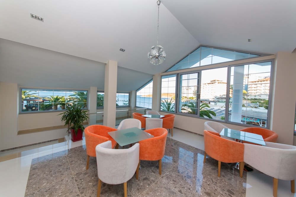 Hotel Saranda Palace 48/70