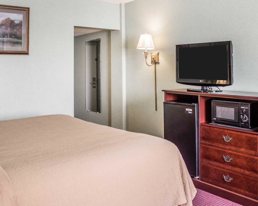 Quality Inn & Conference Center Franklin Downtown PA 16/49