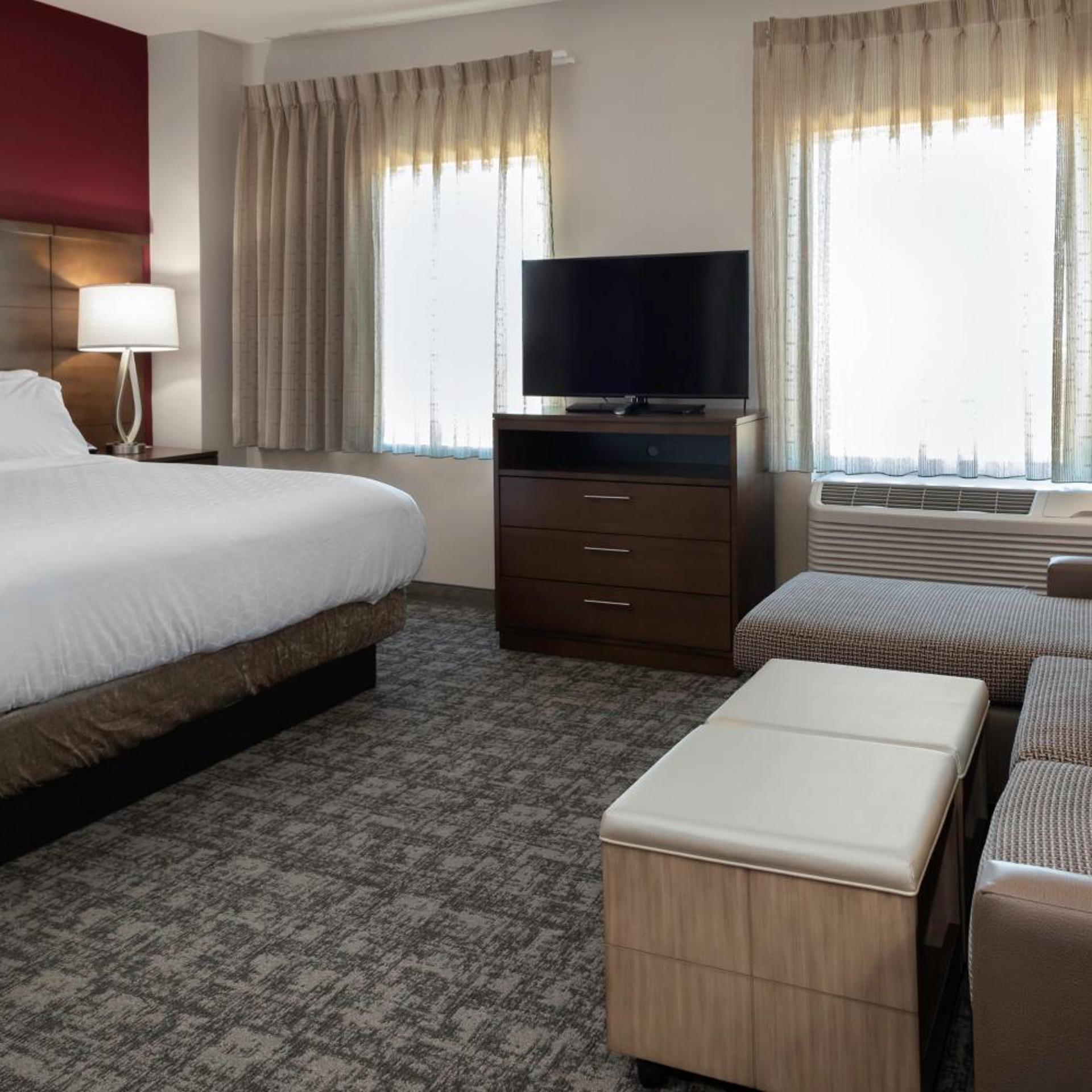 جناح استوديو بسرير كينج بحوض استحمام لذوي الإعاقة، Staybridge Suites Cedar Park - Austin N 2/4