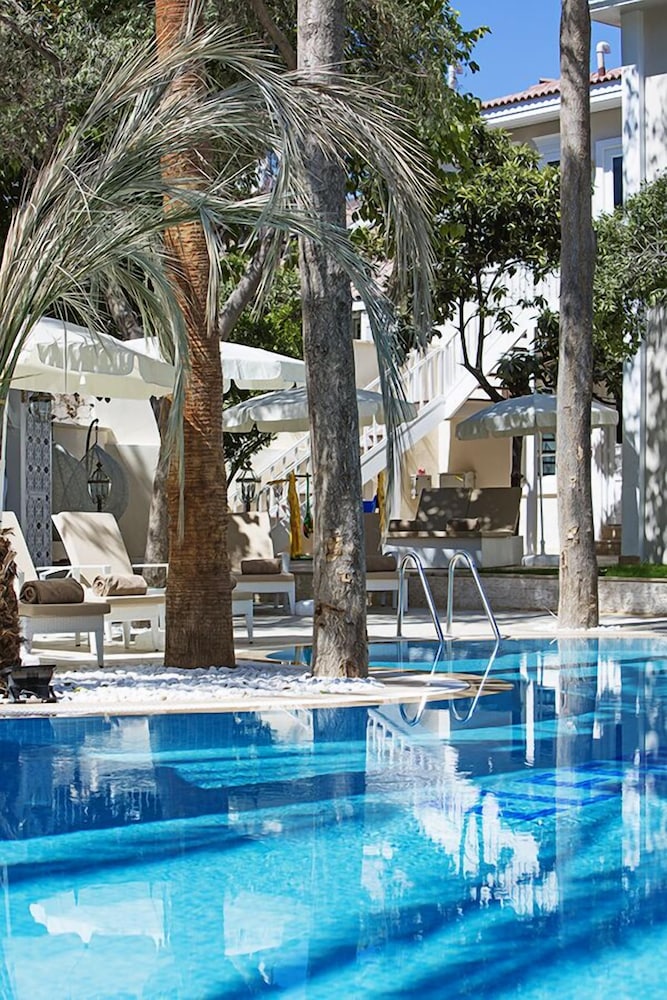 Elegance East Hotel Boutique Class 14/70