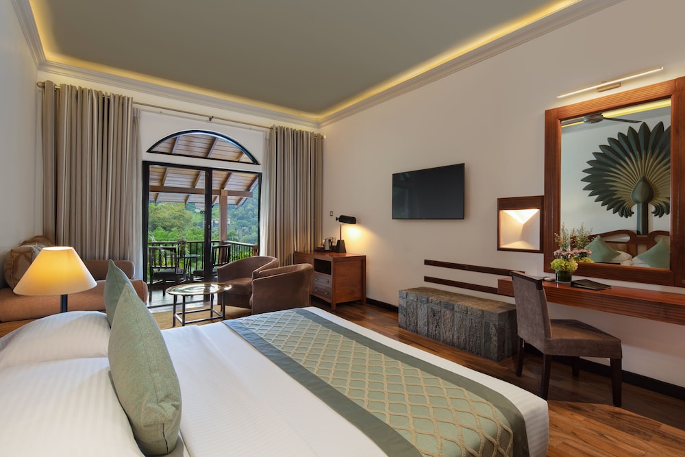 Earls Regency Hotel 10/43