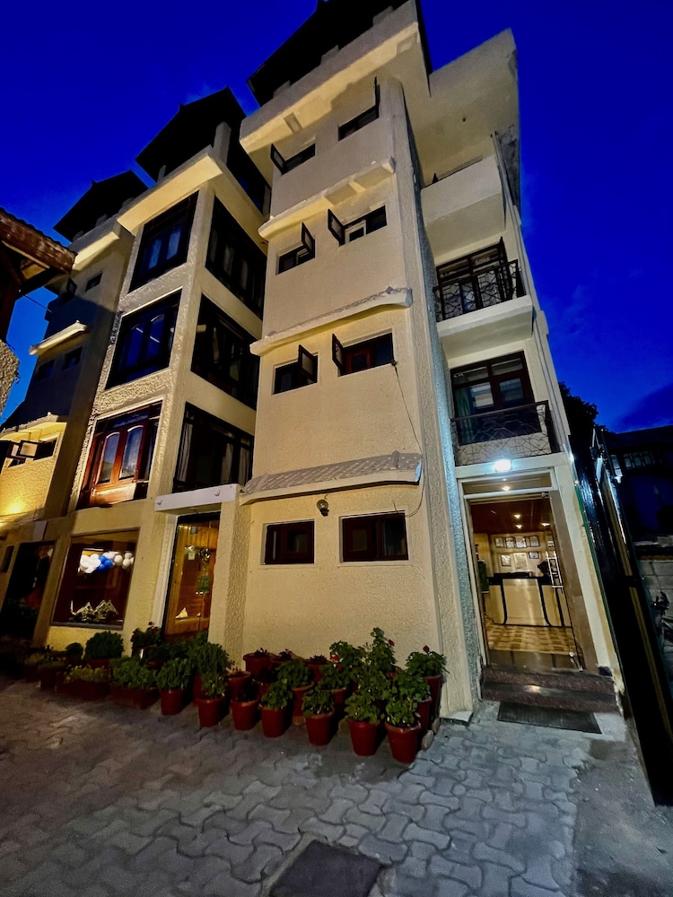 Hotel SADAF 2/45