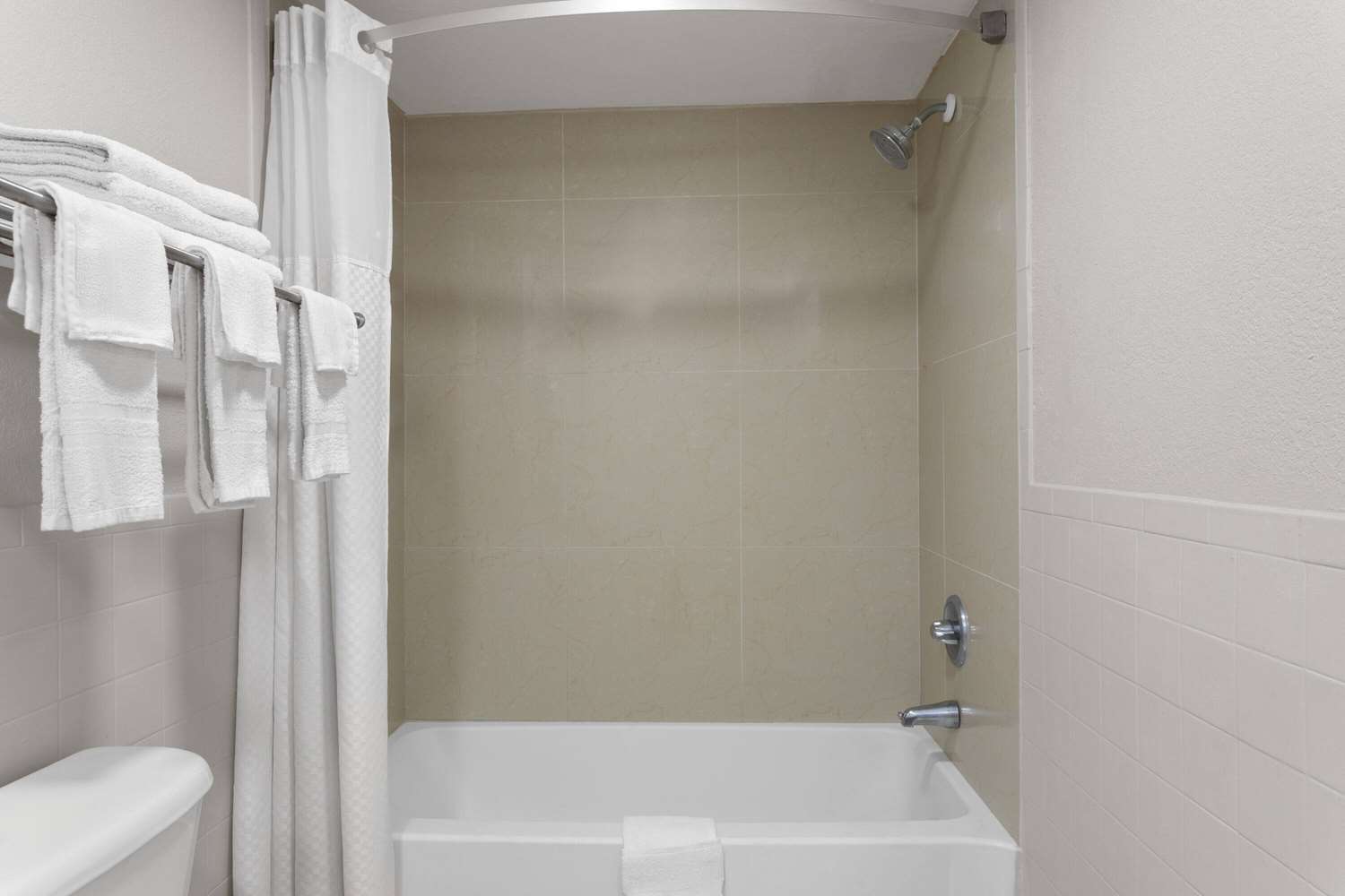 Days Inn by Wyndham St. Petersburg Central 21/23