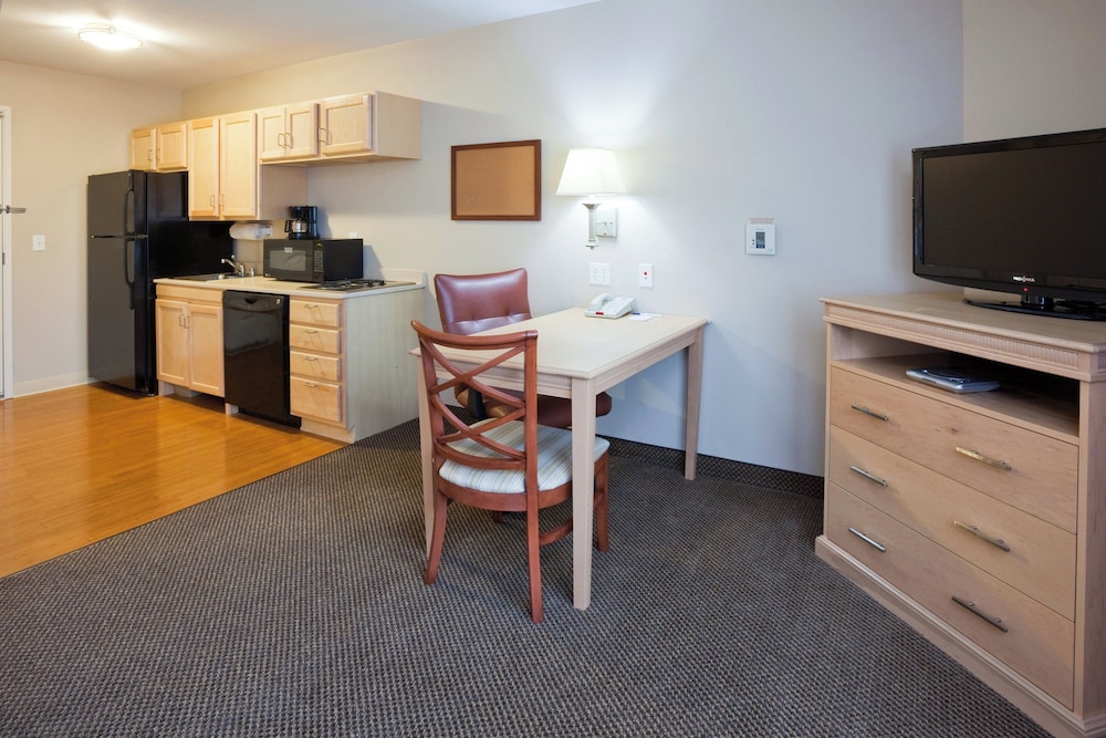 Candlewood Suites Milwaukee Brown Deer 27/29