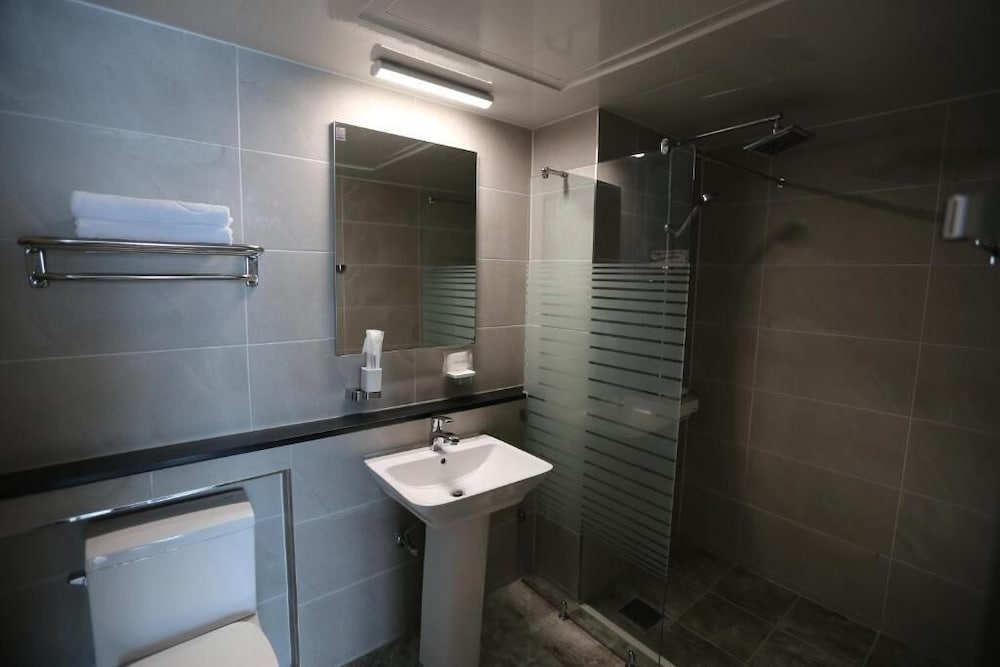 Hotel 52 57/57