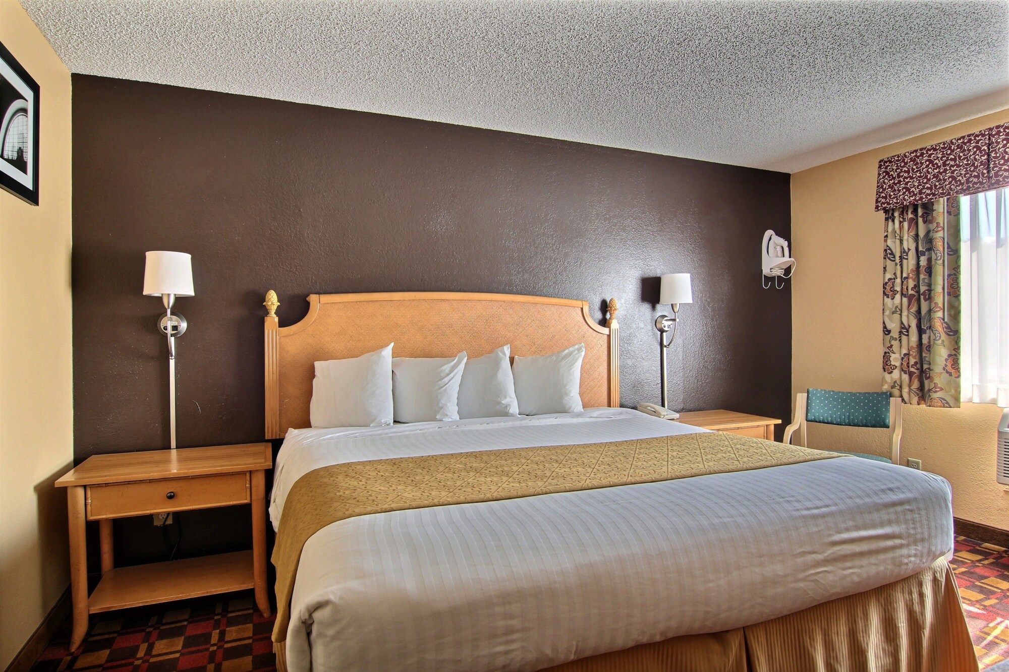 غرفة قياسية بسرير كينج، Quality Inn Hall Of Fame 4/10