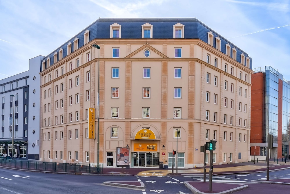 PREMIERE CLASSE PARIS OUEST PONT DE SURESNES 49/55