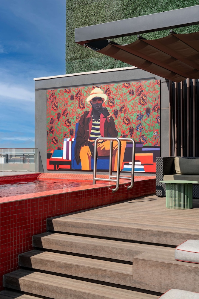 Radisson RED Hotel, Johannesburg Rosebank 72/75