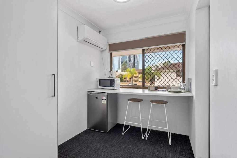 Gold Coast Inn 29/31
