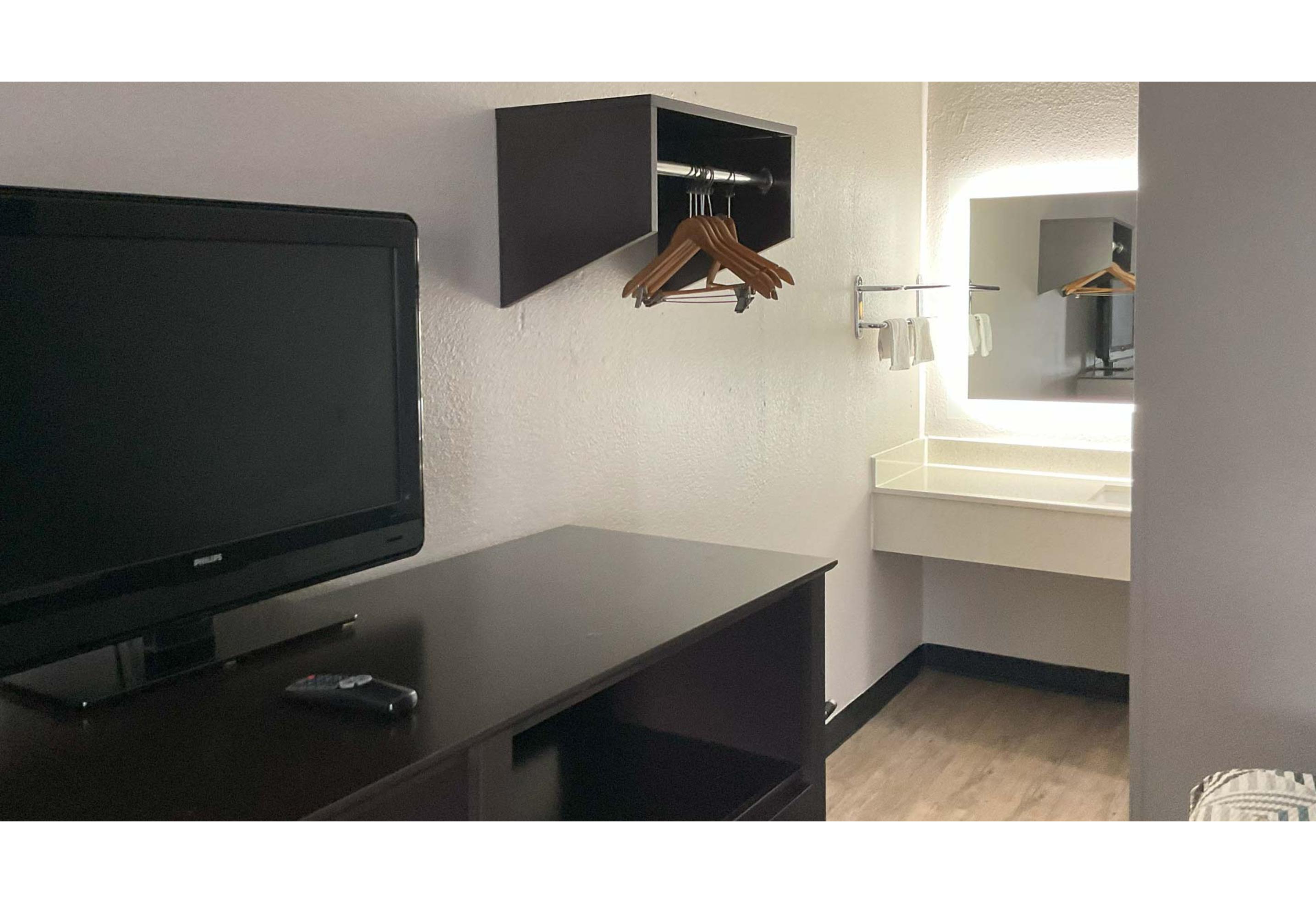 Motel6 Baton Rouge, LA - East - I-12 27/27