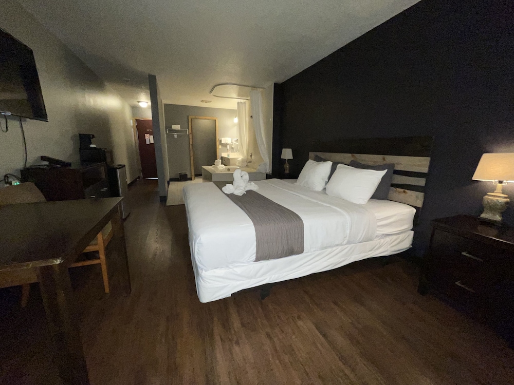 Sunnyside Inn & Suites 32/52