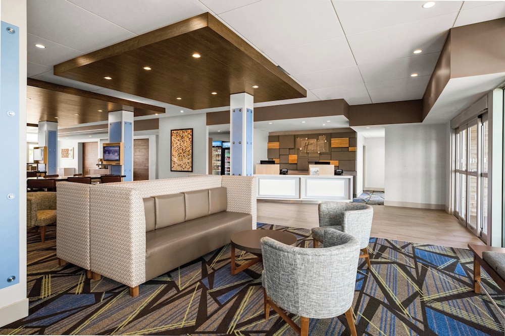 Holiday Inn Express Suites Sanford 10/54