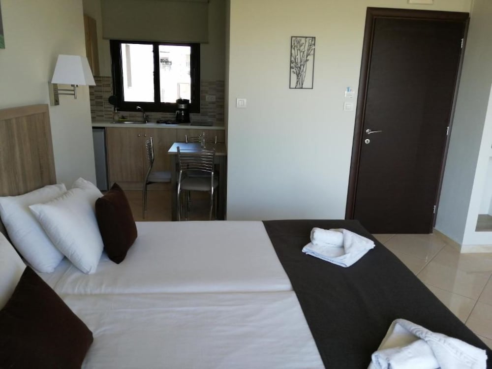 Carisa Suites and Apartments 10/50