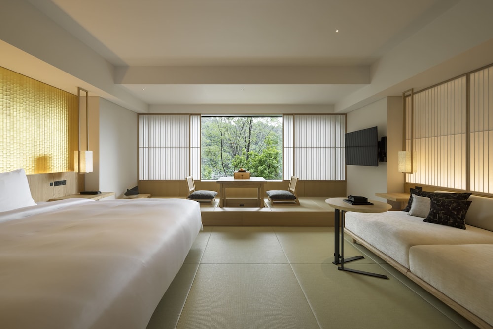 SERENITY, KING BED