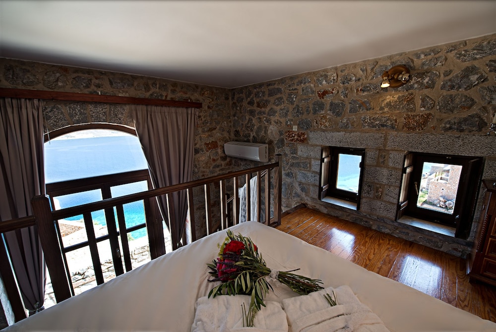 Limeni Village Hotel 17/37