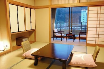 Hananoyado Nishikien 22/37