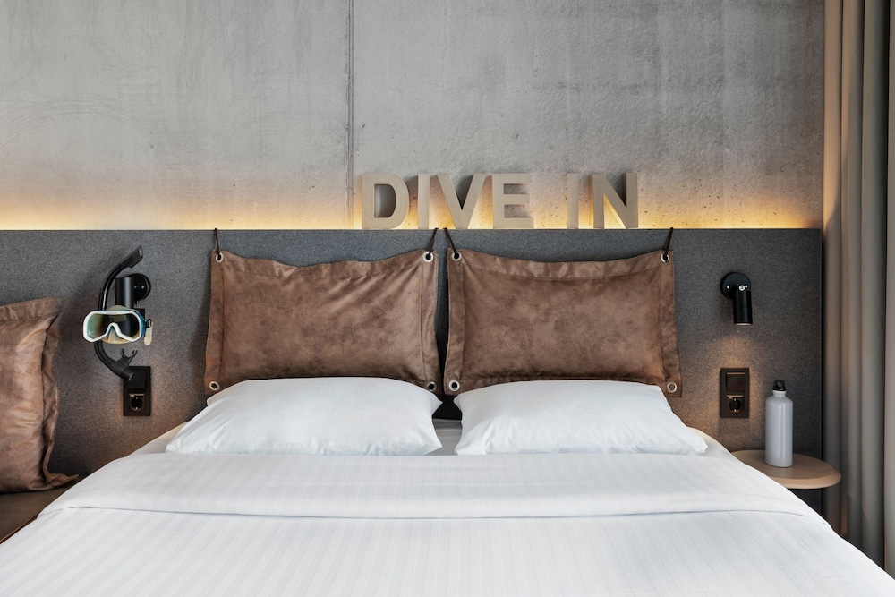 Room, Queen Bed, City View