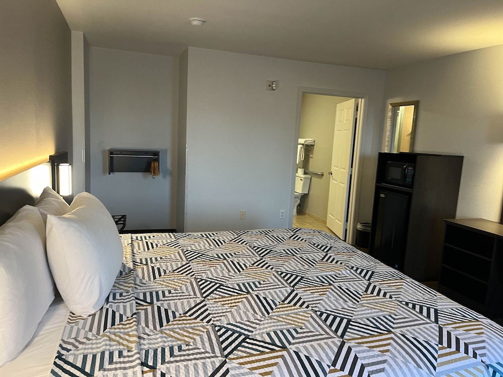 Motel6 Junction, TX - Llano River 27/60