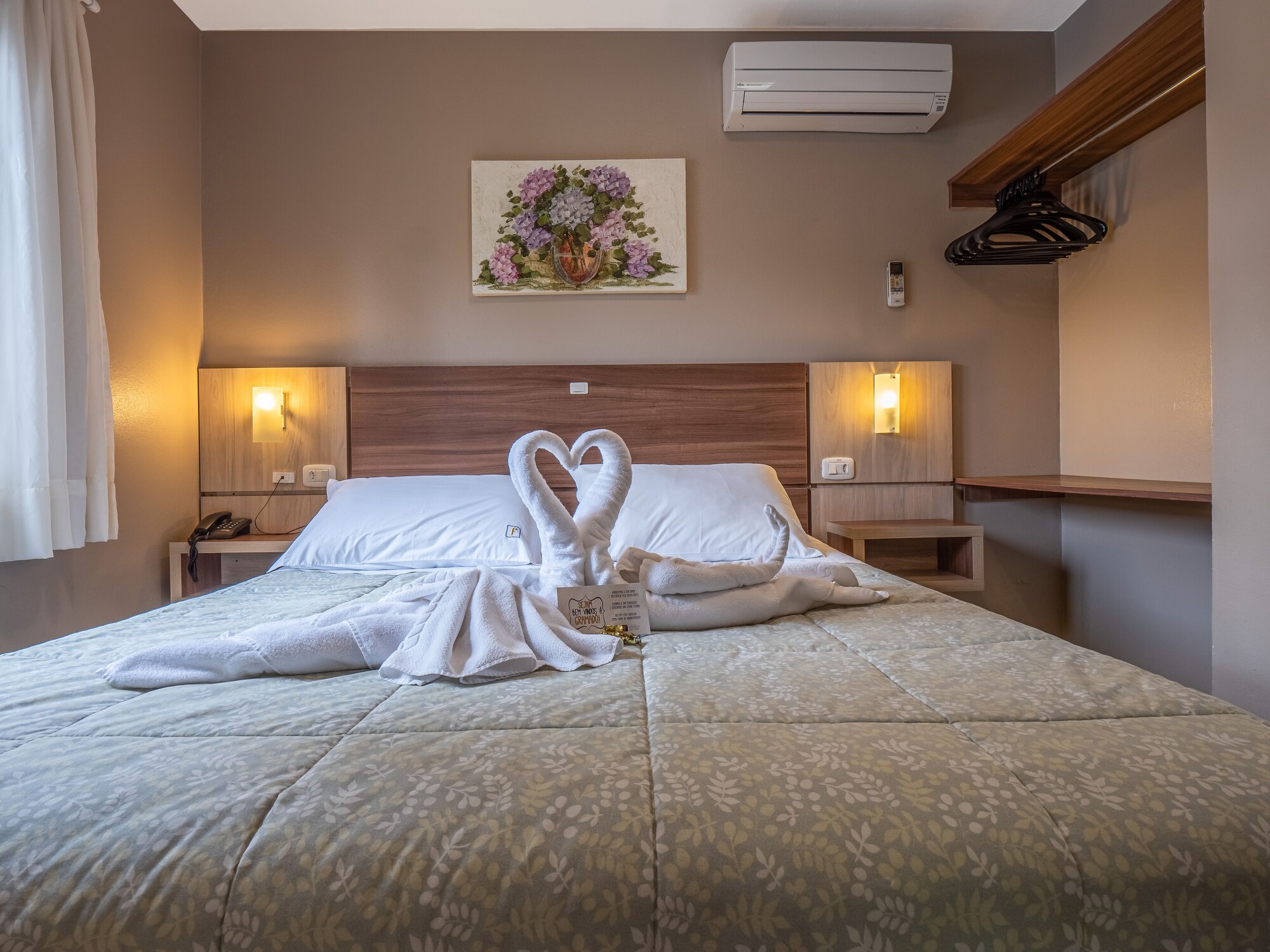 QUEEN BED