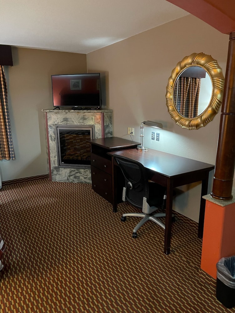 Red Roof Inn and Suites Detroit - Melvindale / Dearborn 31/42