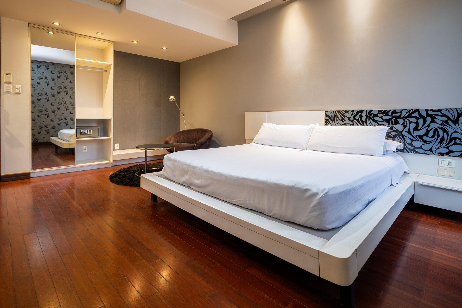 Superior, Double Bed, Street View