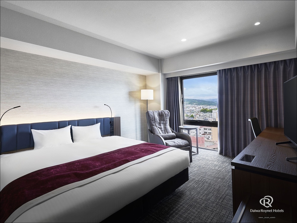 DELUXE, KING BED