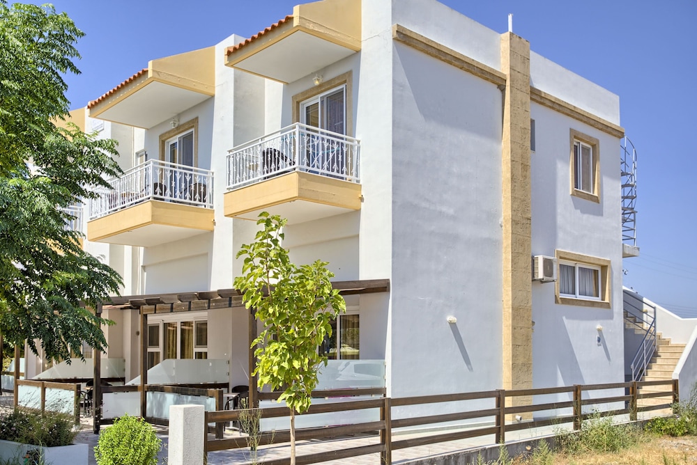 Alia Luxury Suites and Spa 7/169