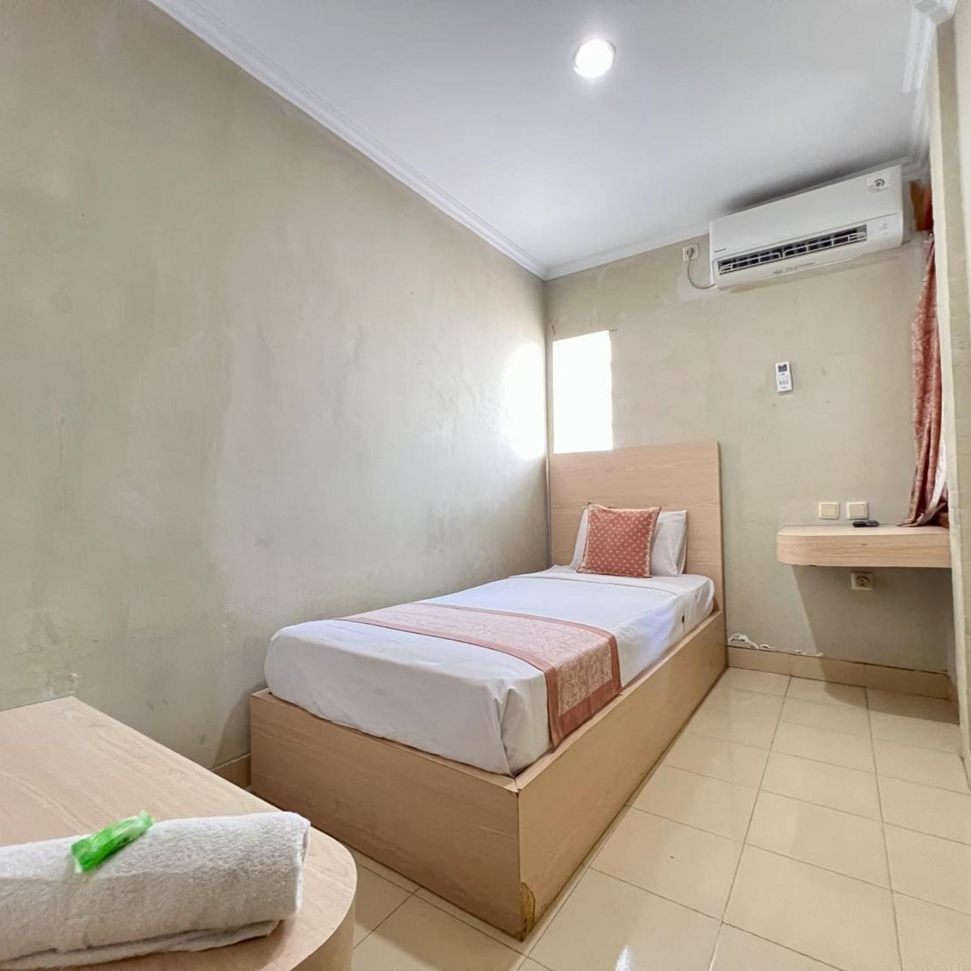 OYO 3819 Hotel Winotosastro 12/33