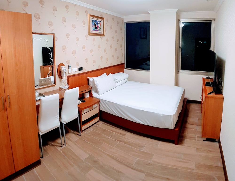 CLASSIC, DOUBLE BED, HOT TUB