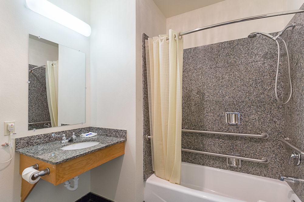 Budget Inn and Suites 26/27