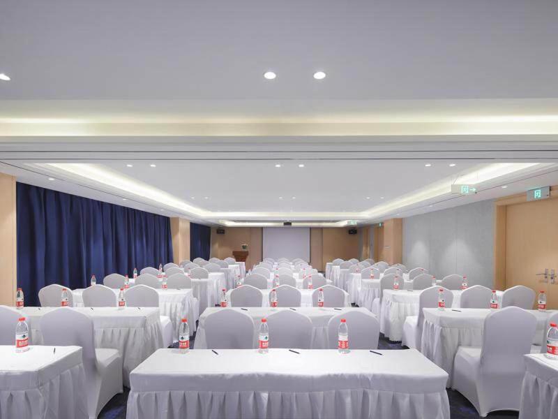 Kyriad Marvelous Hotel (Suzhou Wujiang People's Square) 25/29