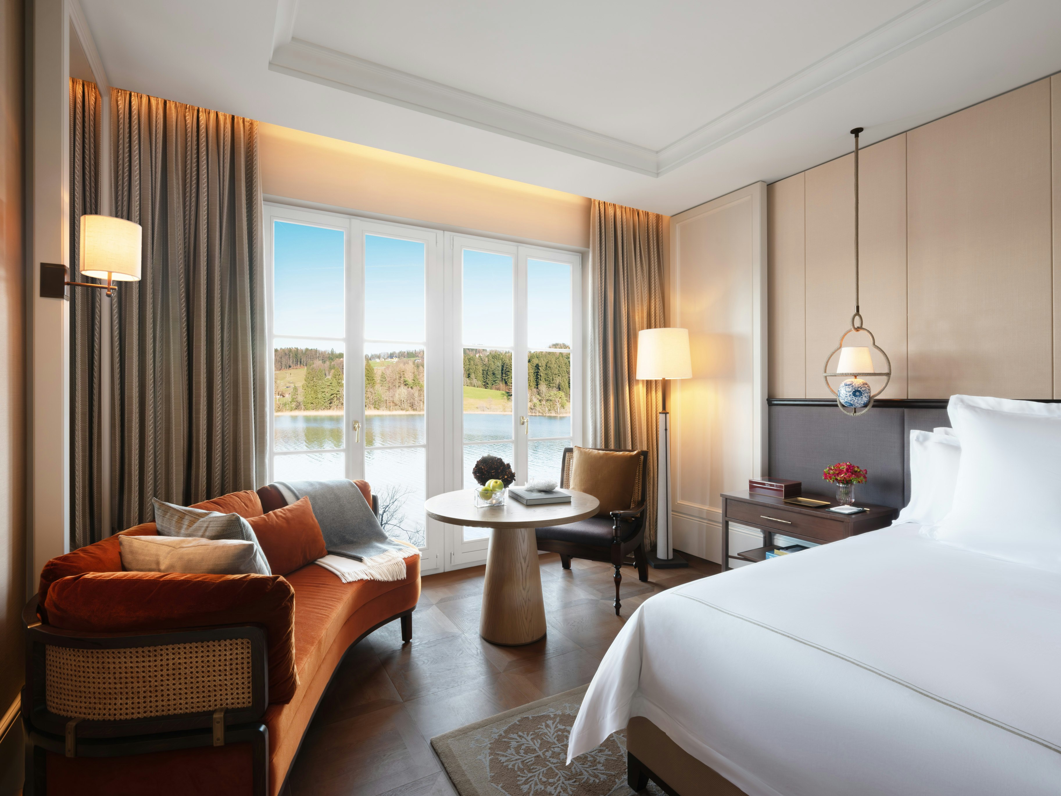 2 Bedrooms, Suite, Lake View