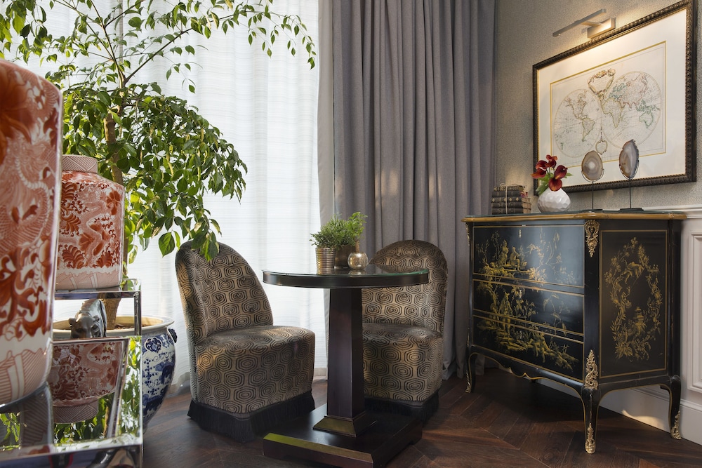 HOTEL MONGE 10/67