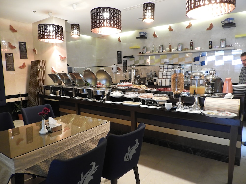 فندق سويس بلو الزهراء(Swiss Blue Al Zahraa Hotel) 12/17