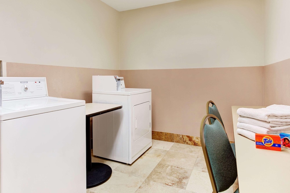 Holiday Inn Tampa North 11/41