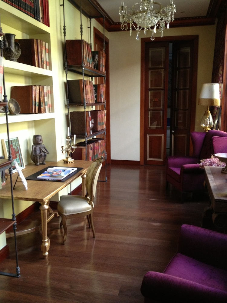 THE ORCHIDS HOTEL 24/27