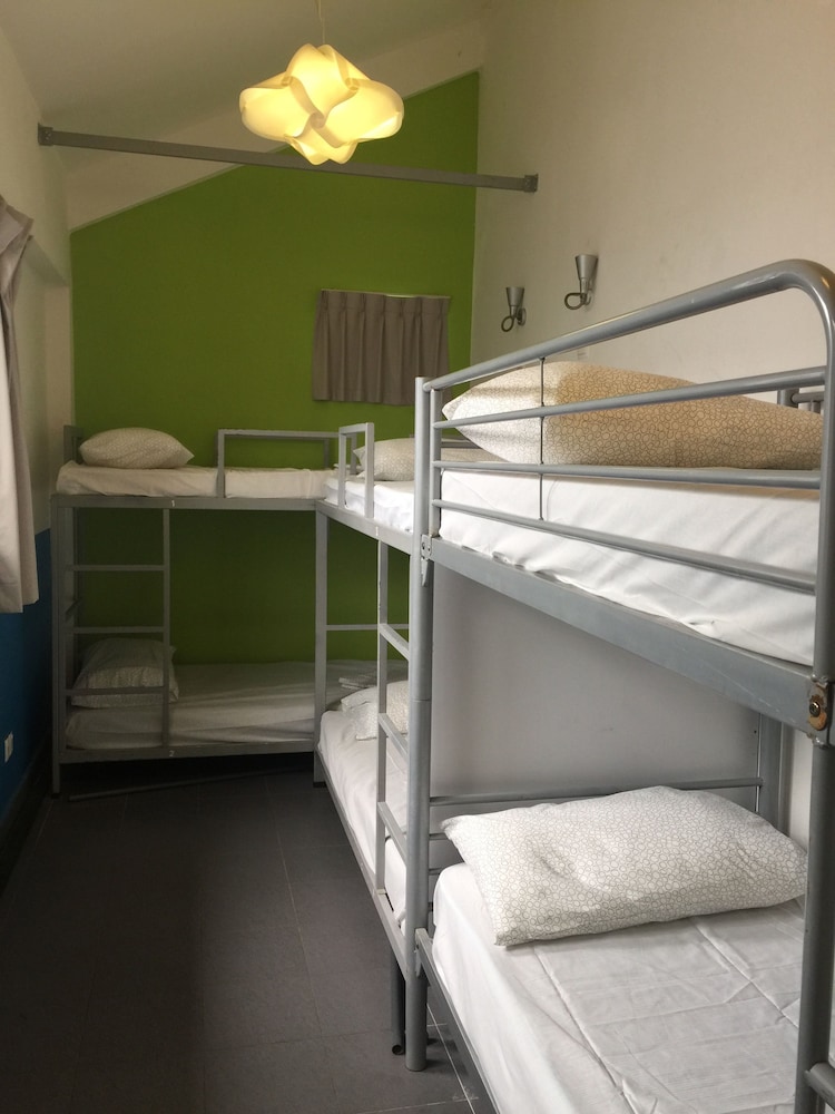 Mixed Dorm, 12 Beds