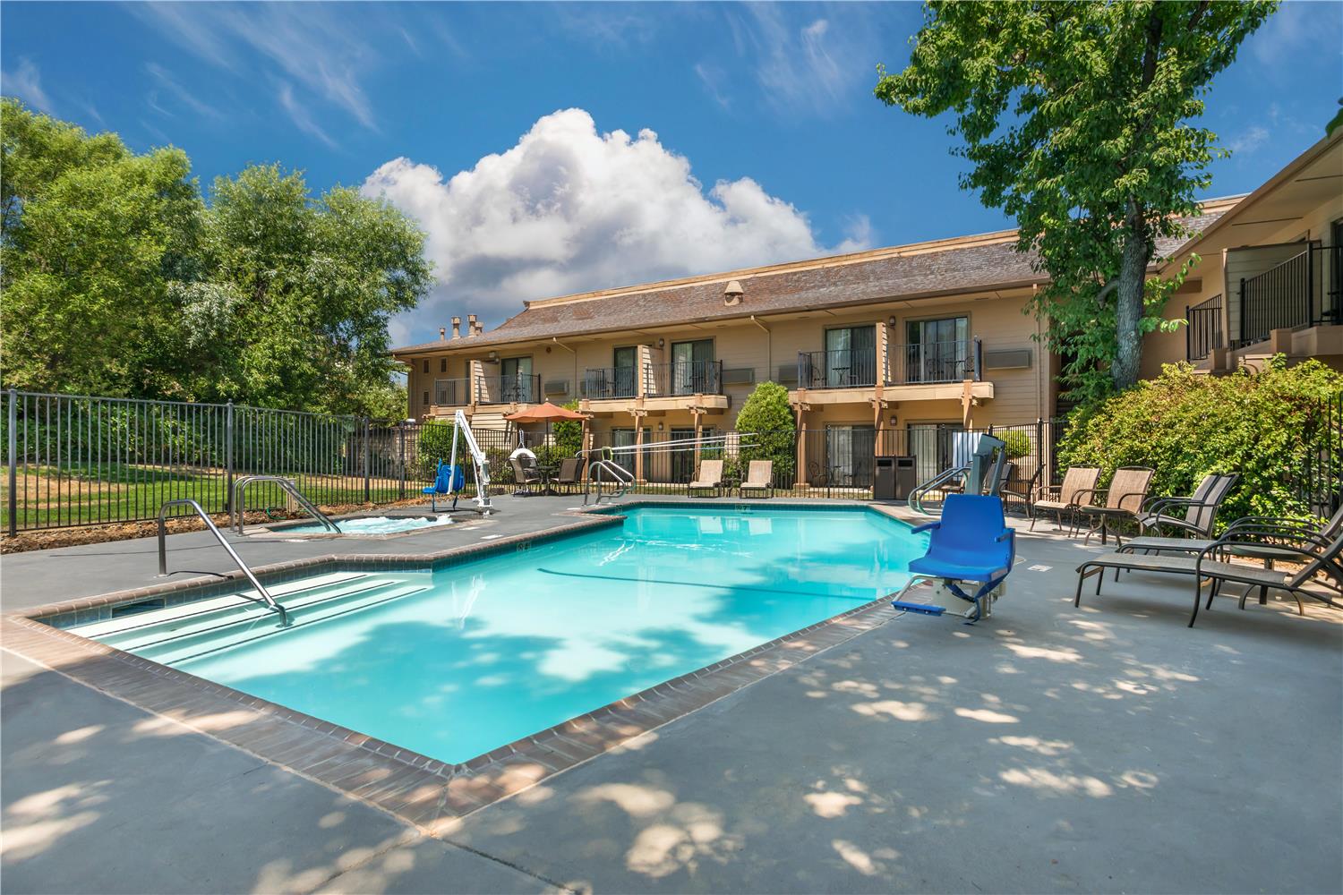 Best Western Plus Sonora Oaks Hotel & Conference Center 24/24