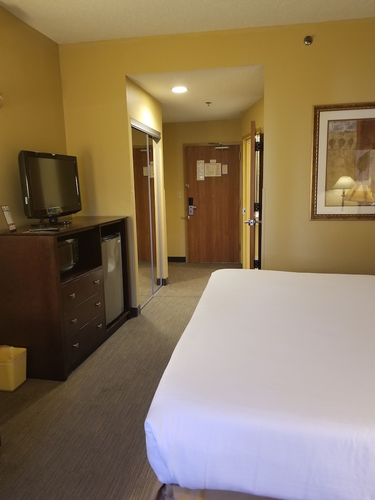 Days Inn By Wyndham Tulsa Central 12/42