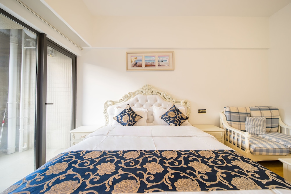 ROMANTIC, APARTMENT, QUEEN BED, BALCONY
