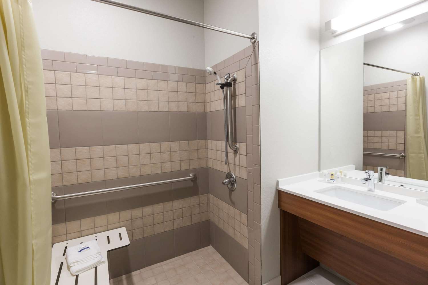 Microtel Inn And Suites By Wyndham Tioga 21/23