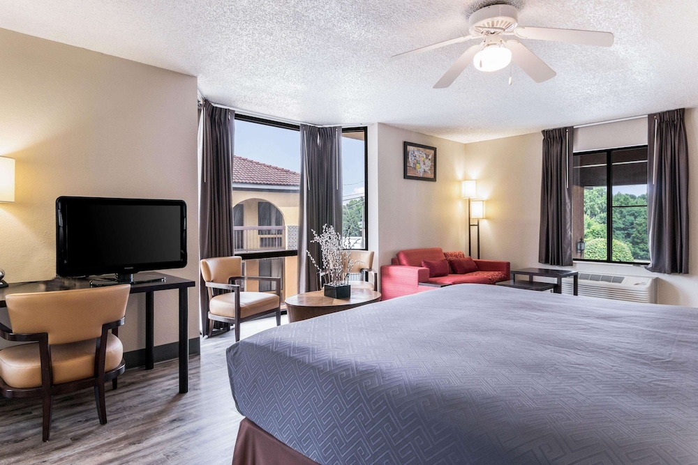 Econo Lodge Gainesville Downtown Area 19/33
