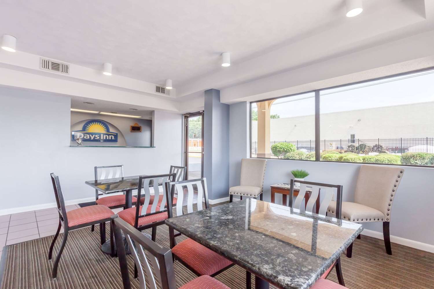 Days Inn by Wyndham Clinton 13/18