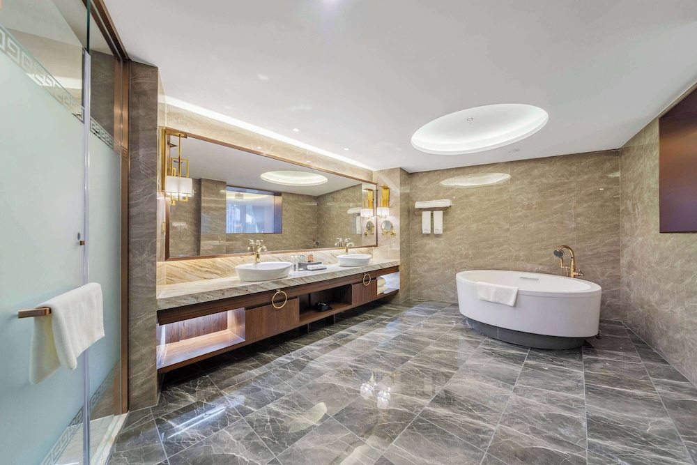 Howard Johnson Lake Serenity Hotel Neijiang 45/46