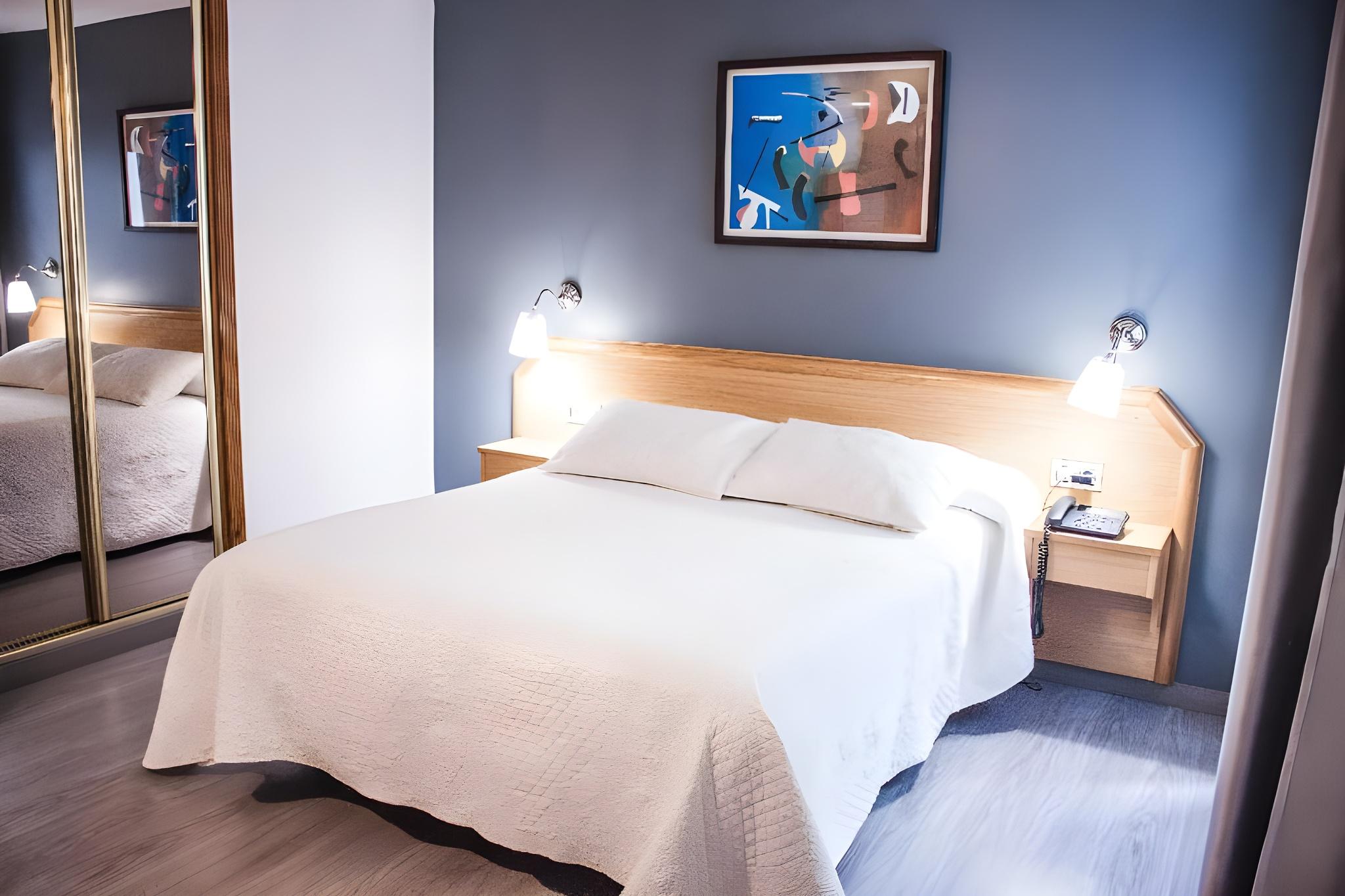 ROOM, SINGLE
