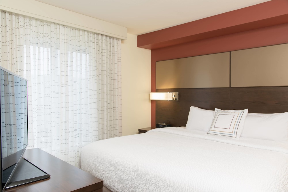 Residence Inn Milwaukee West 6/34