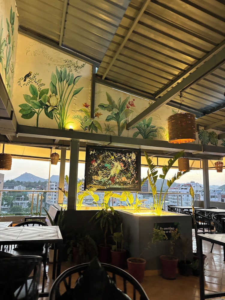 Hotel Gyan Garh Udaipur 30/49