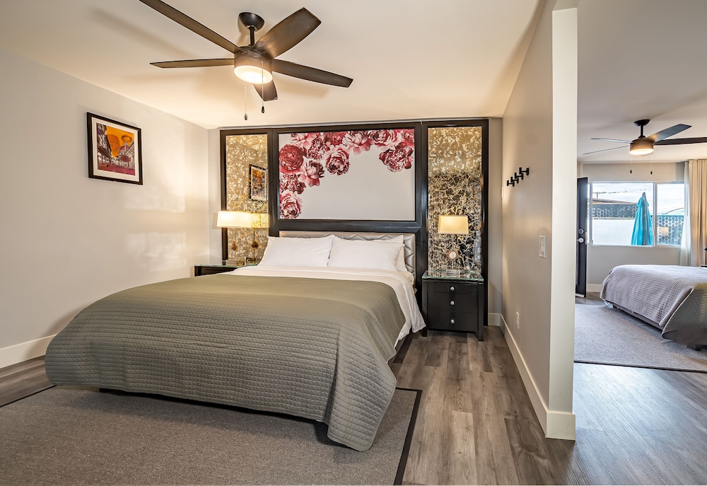 SUITE, KING BED