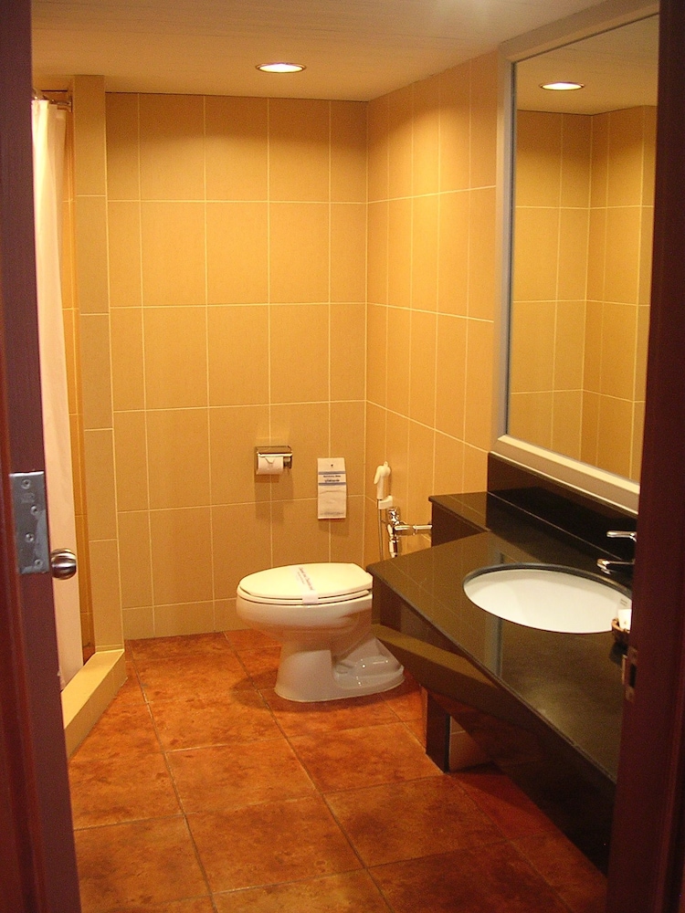 Hadyai Golden Crown Hotel 32/58